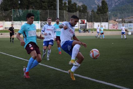 Un momento del partido en Sóller