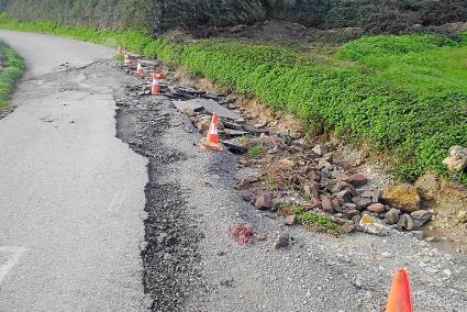 Imagen del tramo del camino de acceso a Els Alocs que sigue en mal estado.