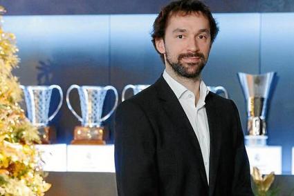 Llull, felicitando el año nuevo, a través de las redes sociales