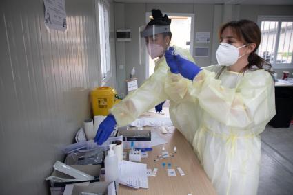 Profesionales sanitarios en la UVAC de Ciutadella