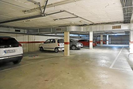 Plazas de aparcamiento en el edificio del Ibavi de Es Castell, donde habría 12 sin adjudicar.