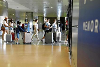 El aeropuerto de Menorca tendrá a finales de de marzo 22 rutas internacionales.