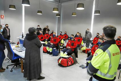 MAHON. BOMBEROS . Menorca contarÃÂ¡ con diez nuevos bomberos profesionales este verano.