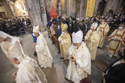 El nuncio, el cardenal Omella y veinte obispos, ayer con Francesc Conesa.