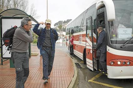 Imagen del bus de Cala Galdana en una Semana Santa de hace unos años.