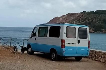 Menorca Activa recuerda al Consell que estos vehículos están incumpliendo la normativa que regula la acampada en la isla