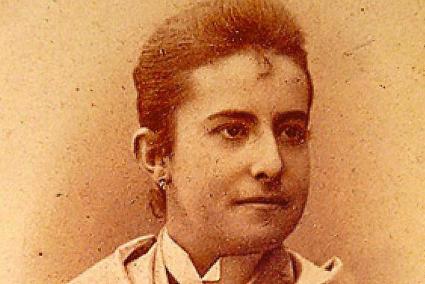 Elena Maseras pudo asistir a las aulas universitarias mediante una Orden del rey Amadeo I. En 1882 se licenció pero no pudo practicar la medicina.