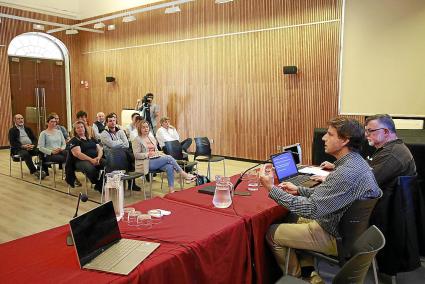 Fundació Marilles llevó el debate sobre la pesca ilegal a un acto en el Claustre del Carme