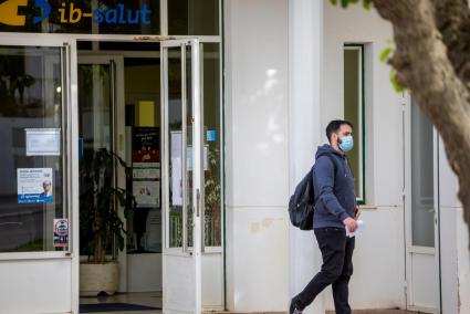 Imagen del exterior del centro de salud de Es Banyer, en Alaior