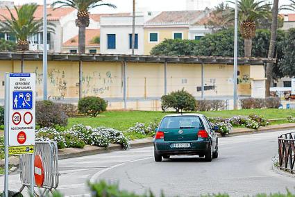 Cuatro empresas se han presentado al concurso de ideas para diseñar la reforma de la plaza.