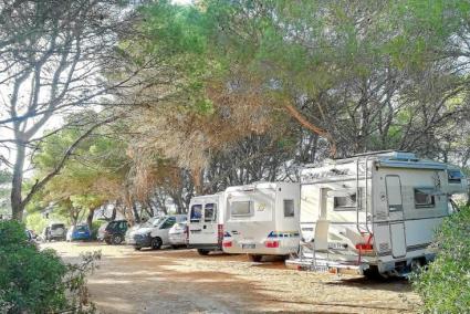 Autocaravanas estacionadas en Santandria, en una imagen de archivo.