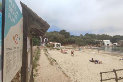 Binisafúller, playa de Sant Lluís, libre de humo.