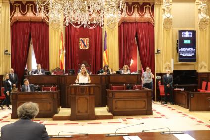 La presidenta Susana Mora ha defendido en el Parlament la proposición de ley de Menorca Reserva de Biosfera.