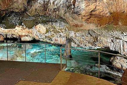 La laguna interior de la Cova de s’Aigua, en Ciutadella