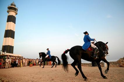 La fiesta de inauguración contó con un espectáculo de caballos menorquines como guiño a la inminente celebración de las fiestas de Sant Joan