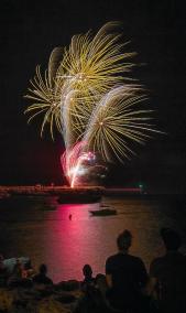 CIUTADELLA. FIESTAS PUEBLOS. FIESTAS DE SANT JOAN 2019. FUEGOS ARTIFICIALES.