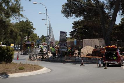 La zona de las obras del carril bici de la Via de Ronda donde se ha producido el corte de la canalización.