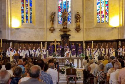 La misa, presidida por Sebastià Taltavull, ha contado con la presencia del obispo de Eivissa, Vicente Ribas, del obispo auxiliar de Barcelona Sergi Gordo y del administrador diocesano de Menorca, Gerard Villalonga.