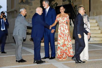 El vicepresidente del Govern, Juan Pedro Yllanes, asistió en la noche del jueves a la recepción de los Reyes    en Marivent y participó en el besamanos de entrada