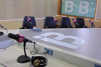 Imagen de un estudio de IB3 Radio.