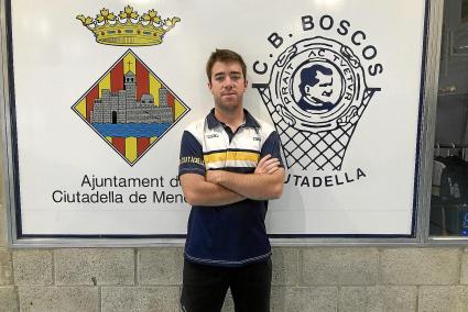 EL nuevo responsable deportivo en el CB Boscos junto a Guiem Massanet, Pere Pons, ayer posando para este diario en Calós. Foto: CBB