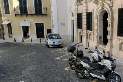 La entrada a los calabozos de la Policía Local debía ser exclusiva pero se realizaba por la zona común.