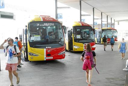 Las concesionarias del transporte están preparadas para reforzar las líneas en las que un hipotético aumento de la demanda obligue a poner más autobuses en carretera