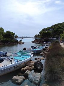 Monkey Boats sigue operando en el 'riu' de Cala Galdana