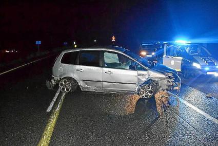 El vehículo quedó atravesado en la vía tras el siniestro