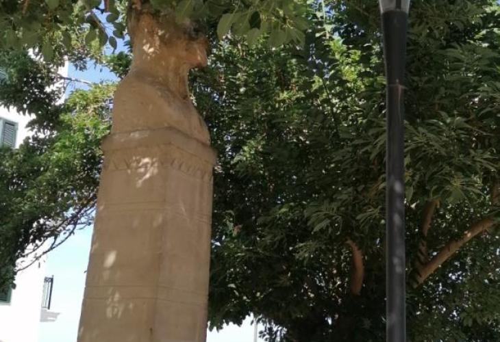 Dejadez con el monumento a Augusto Miranda Godoy