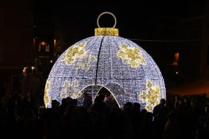 MAHON. NAVIDAD. ILUMINACION NAVIDEÃ'A. Els Llumets encenen lÂ'esperit nadalenc.