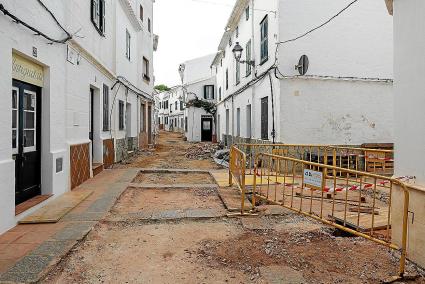 En el Carrer Major, operarios y máquinas ya han iniciado los trabajos