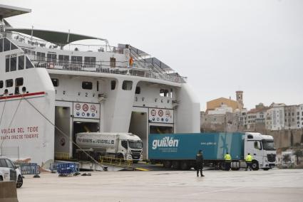 Se prevé que la semana que viene, con el paro convocado, lleguen a Menorca menos camiones de mercancías.