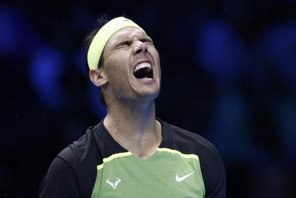 Nadal cae y tiene un pie y medio fuera de las Finales ATP