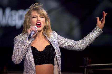 Taylor Swift debutará como directora con su primer largometraje.