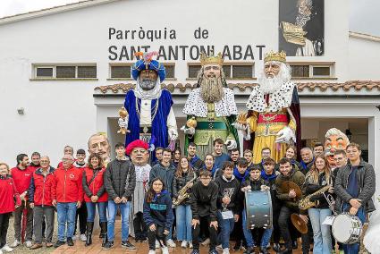 Els gegants , colla i xaranga a la parròquia de sant Antoni de Maó