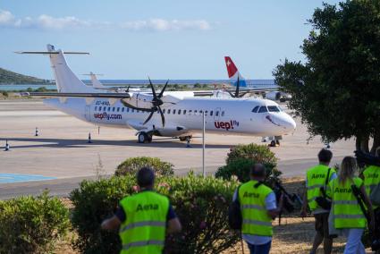 Un avión de UEPFly en el aeropuerto de Eivissa