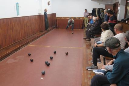 Jugar de finor requereix bon pols per situar la bolla a prop del boll