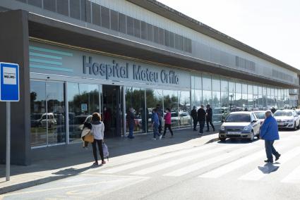 El estafador asegura que su madre está ingresada en el Hospital Mateu Orfila y que necesita dinero para ir a visitarla