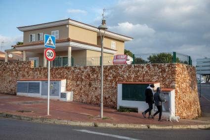 Casas en los cascos históricos, fincas en el campo y chalés con espectaculares vistas al mar son las propiedades que buscan los grandes inversores franceses.