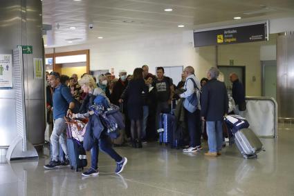 El tráfico aéreo en Menorca entre los pasados meses de noviembre y enero ha aumentado un 25 por ciento respecto al mismo periodo del año anterior.