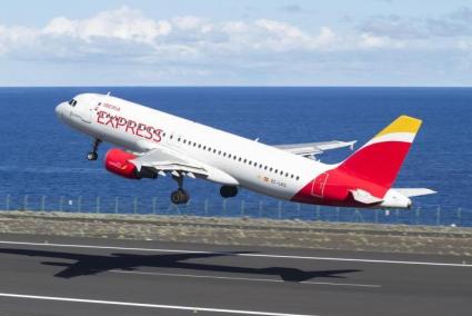 Iberia Express incrementa un 5 % sus vuelos a Baleares.