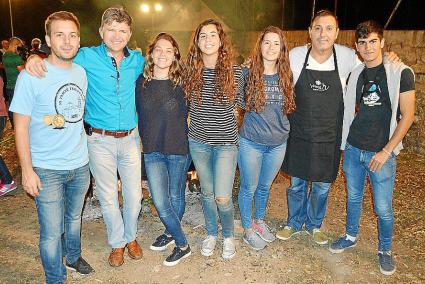 Cena de 'fideus de vermar' en Can Arabí