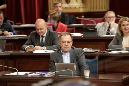 El conseller de Movilidad, Josep Marí, este martes en el Parlament