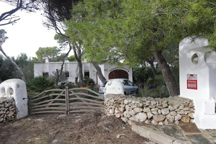 El chalé ocupado en la calle Águila, de Cala Morell.