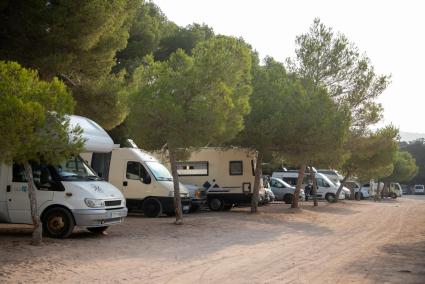 menorca parking la vall caravanes furgonetes campament