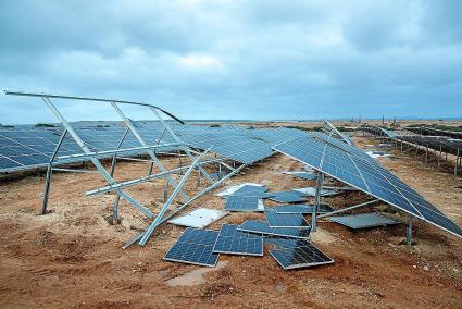 La borrasca Juliette, con vientos de tramontana que alcanzaron rachas de 95 kilómetros/hora,    cuestiona la viabilidad y continuidad del parque fotovoltaico de Son Salomó.