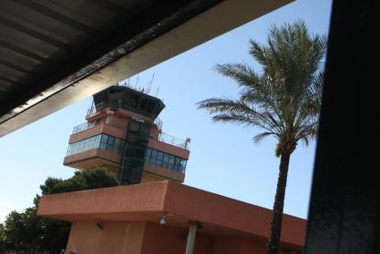 MAHON. AEROPUERTOS. La torre de control de Menorca es una de las mÃ¡s antiguas de EspaÃ±a