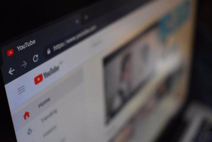 Los vídeos de YouTube dejarán de mostrar anuncios superpuestos a partir de abril