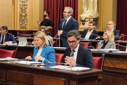 El diputado del PP, Lluís Camps, durante su intervención en el pleno del Parlament.